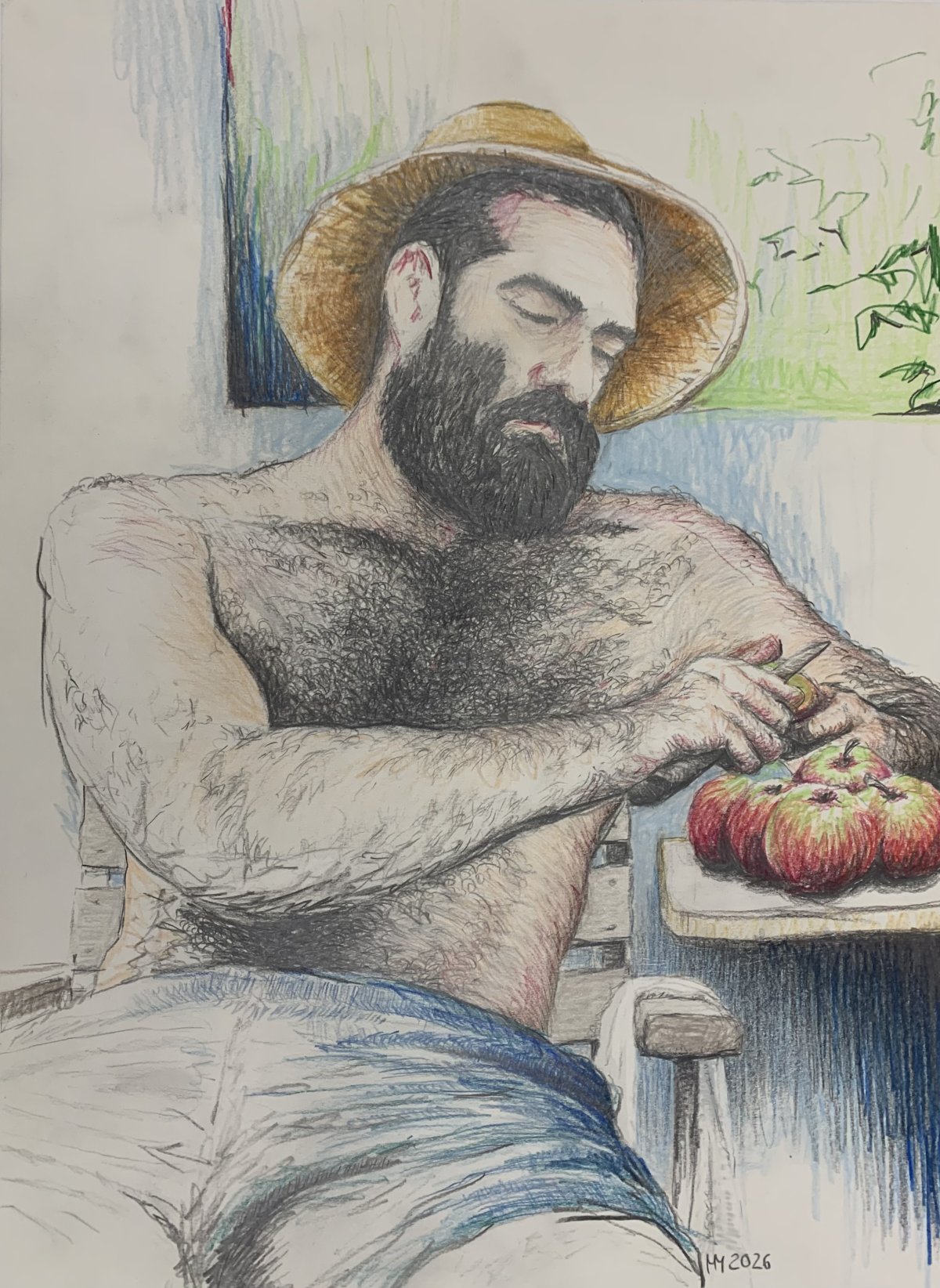 Apfelernte - der Geniesser. „Porträtzeichnung eines Mannes mit Vollbart und Strohhut, der mit nacktem Oberkörper konzentriert einen Apfel schält. Die Zeichnung nutzt warme Erdtöne und zeigt weitere rote Äpfel auf einem Tisch im Hintergrund.“